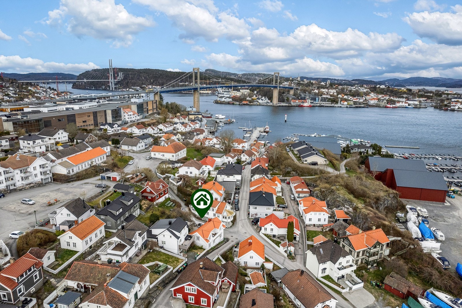 Det er gangavstand opp til kjøpesenteret på Brotorvet. Galleribilde