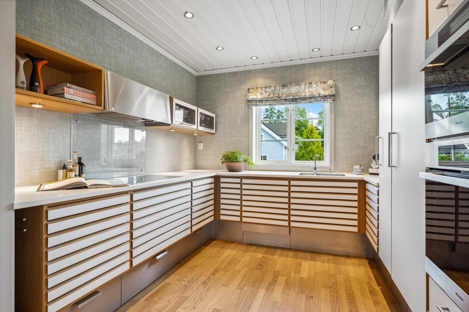 Stilren og tidløs kjøkkeninnredning fra Uno form Galleribilde