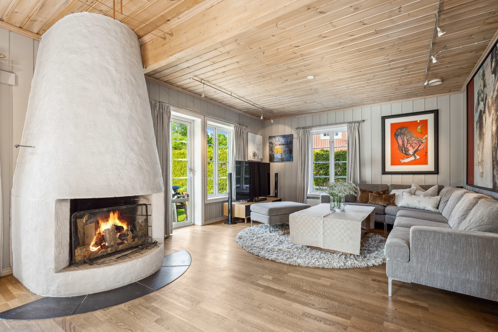 Flere utgangsdører til uteområdet gir god flyt mellom inne- og uterom Galleribilde