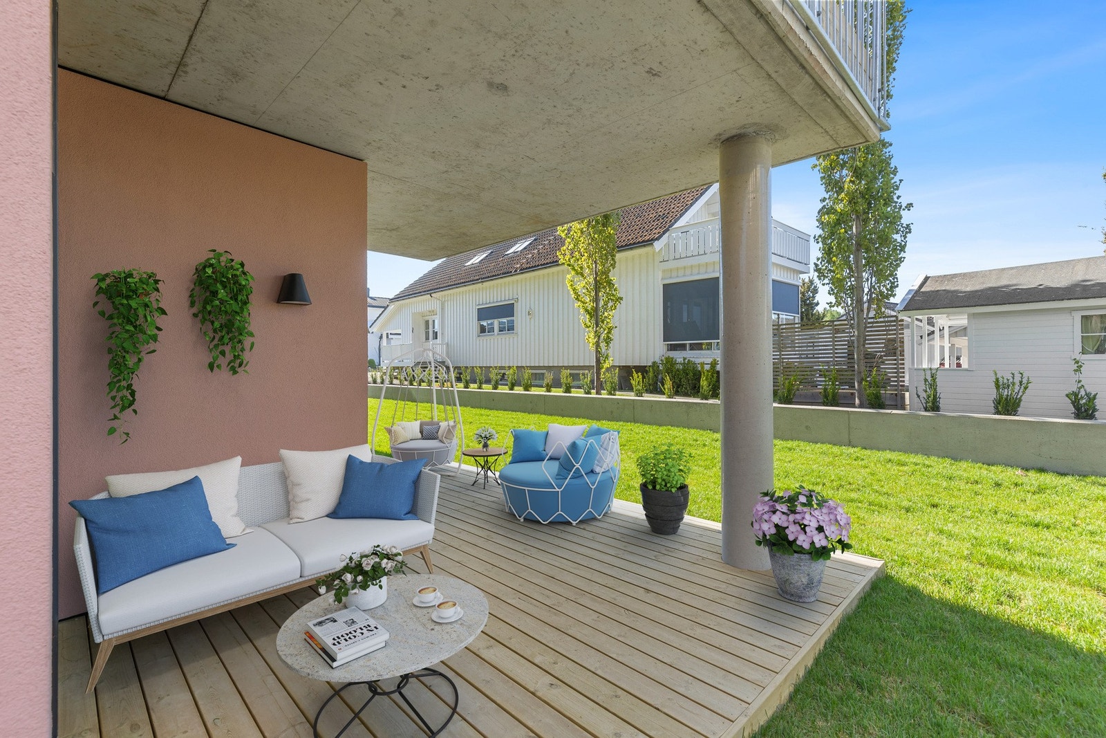 Koselig, takoverbygd terrasse med direkte adkomst til fellesareal. Galleribilde