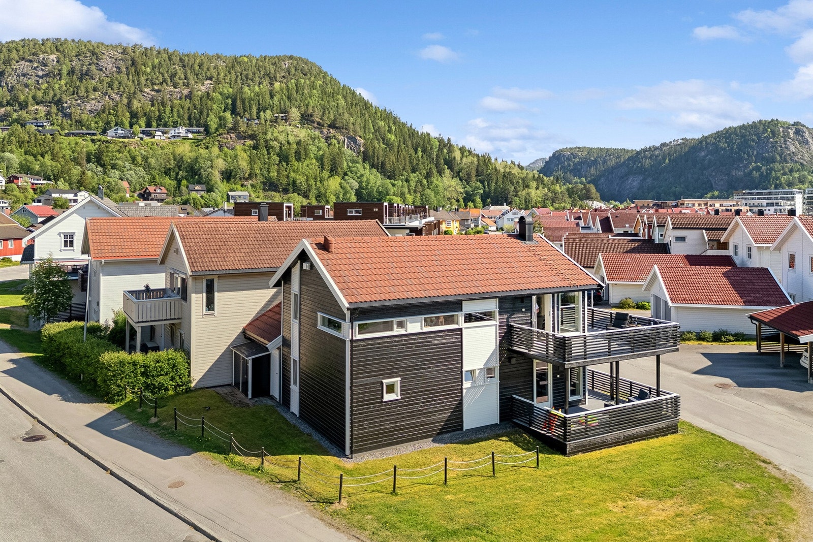 Enebolig beliggende i fine omgivelser på Vestre Havn Galleribilde