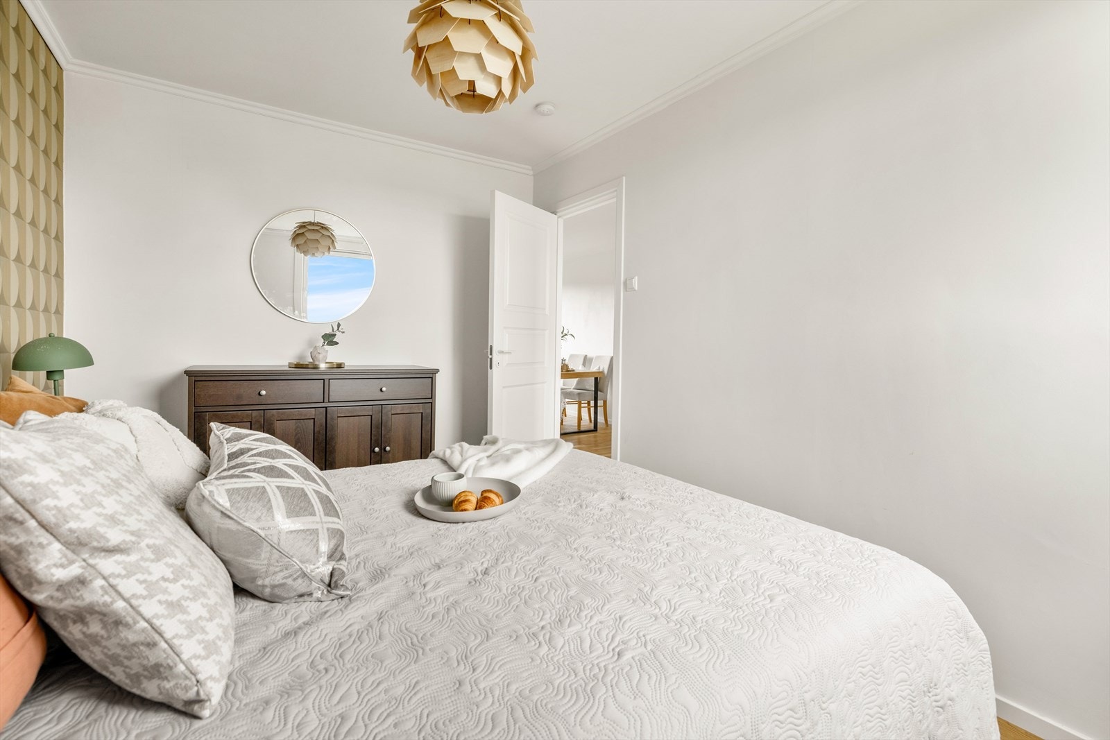 God plass til garderobeskap for ytterligere oppbevaring Galleribilde