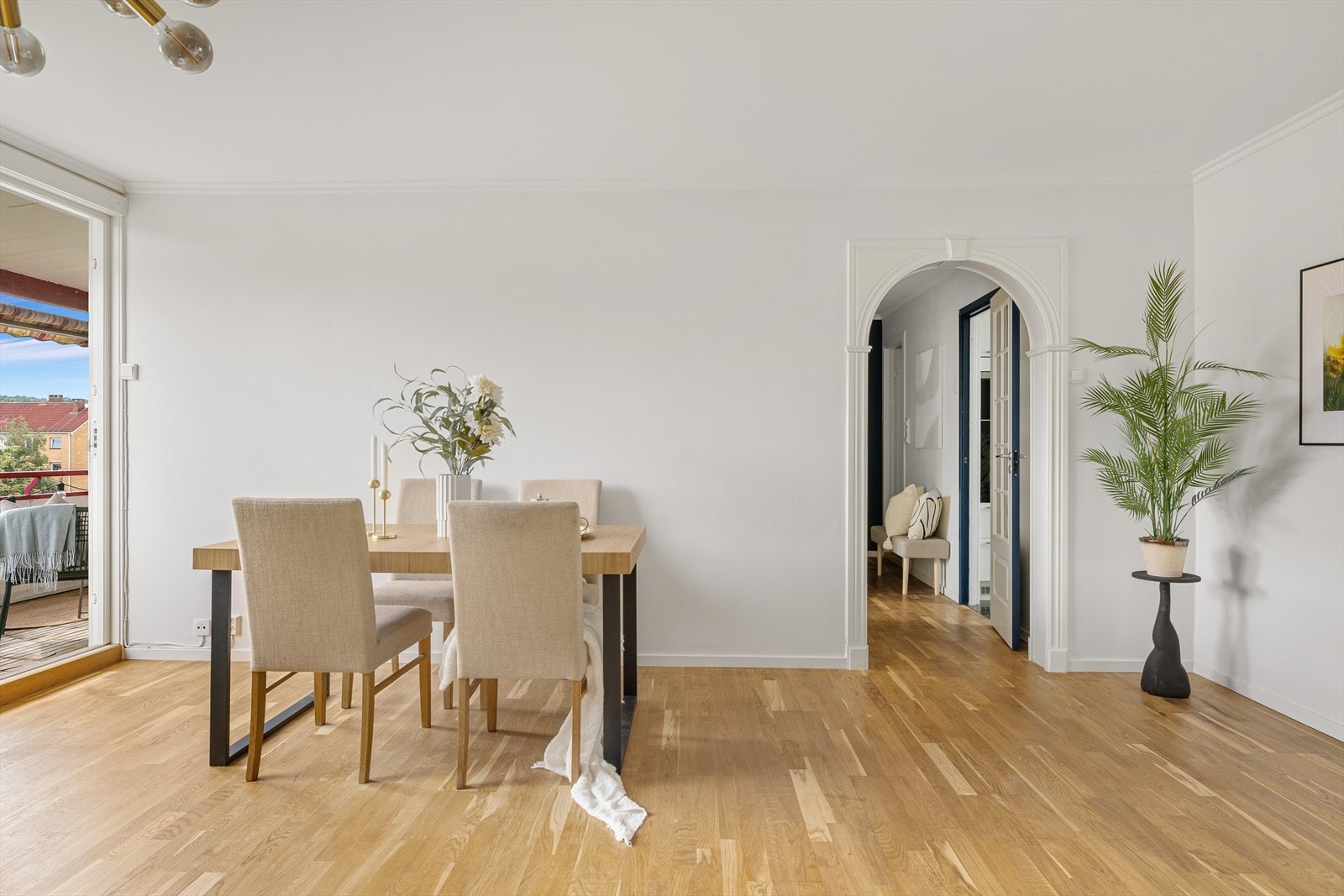 Plass til lang bord med plass for hele familien Galleribilde