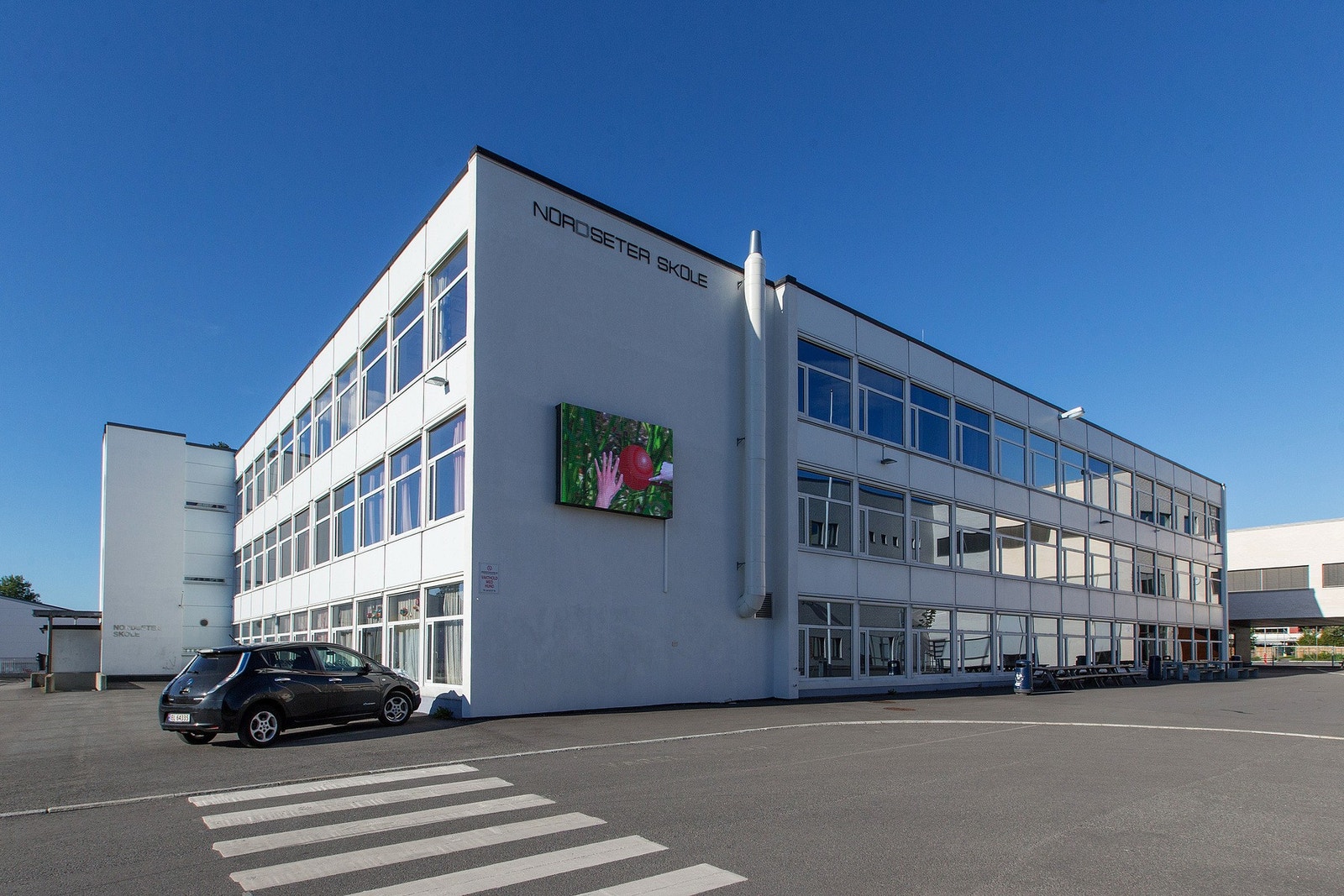Nærhet til skoler på alle trinn og barnehager. Nordseter skole har 1. til 10.trinn. Galleribilde