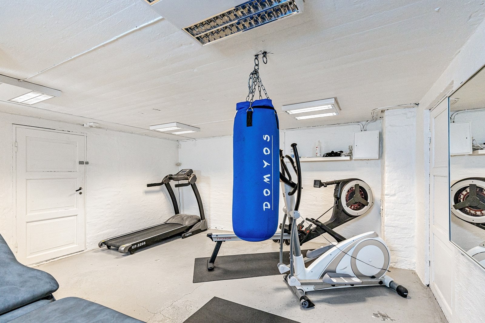 Beboere har tilgang til felles treningsrom i kjeller. Galleribilde