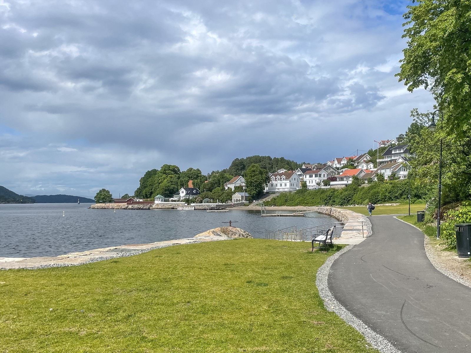 Et forfriskende bad er aldri langt unna, uansett om du foretrekker brygge, sandstrand eller svaberg. Galleribilde