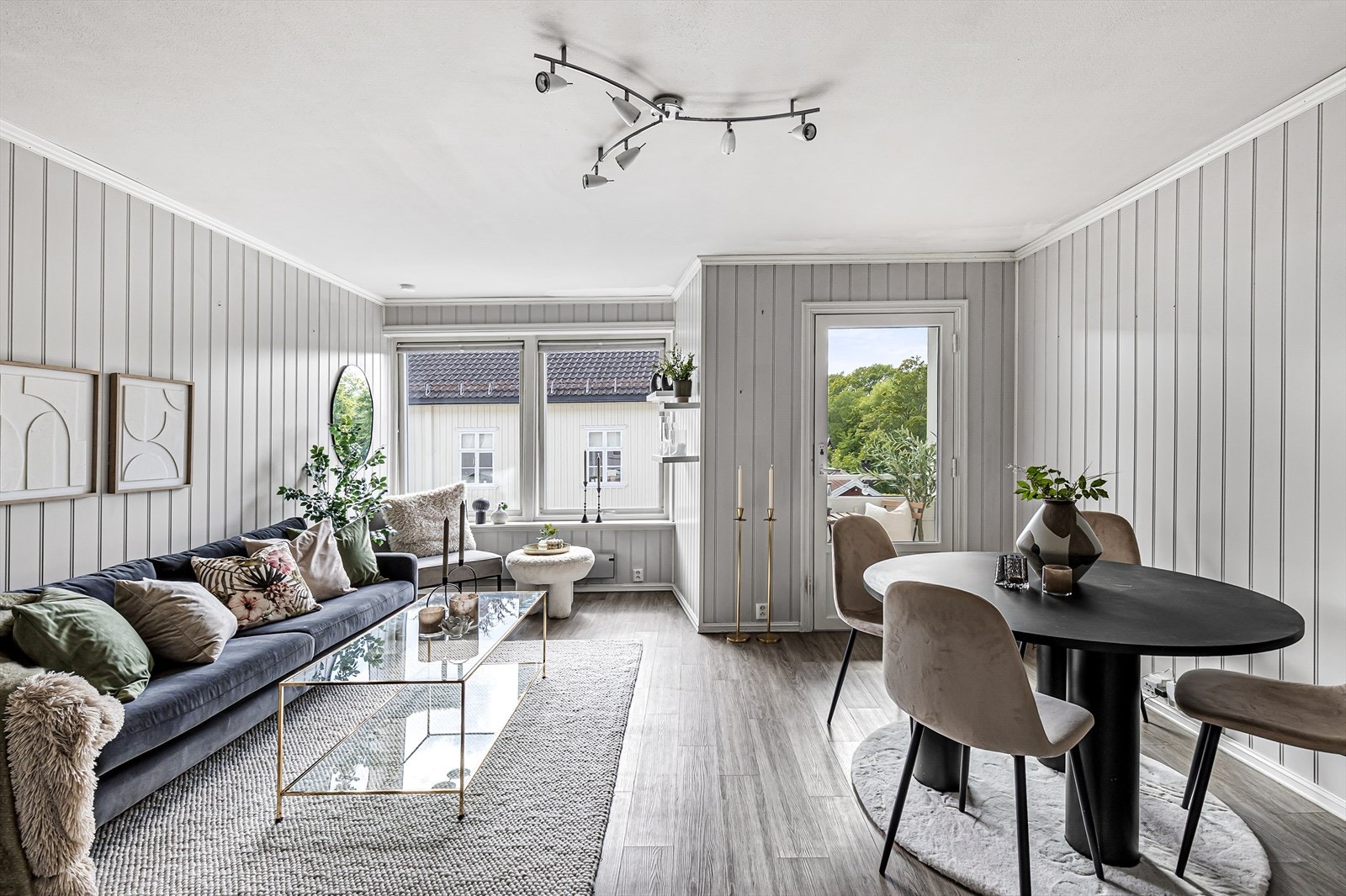Her vil du bo i idylliske omgivelser midt i Drøbak sentrum med alle byens fasiliteter like utenfor døren! Galleribilde