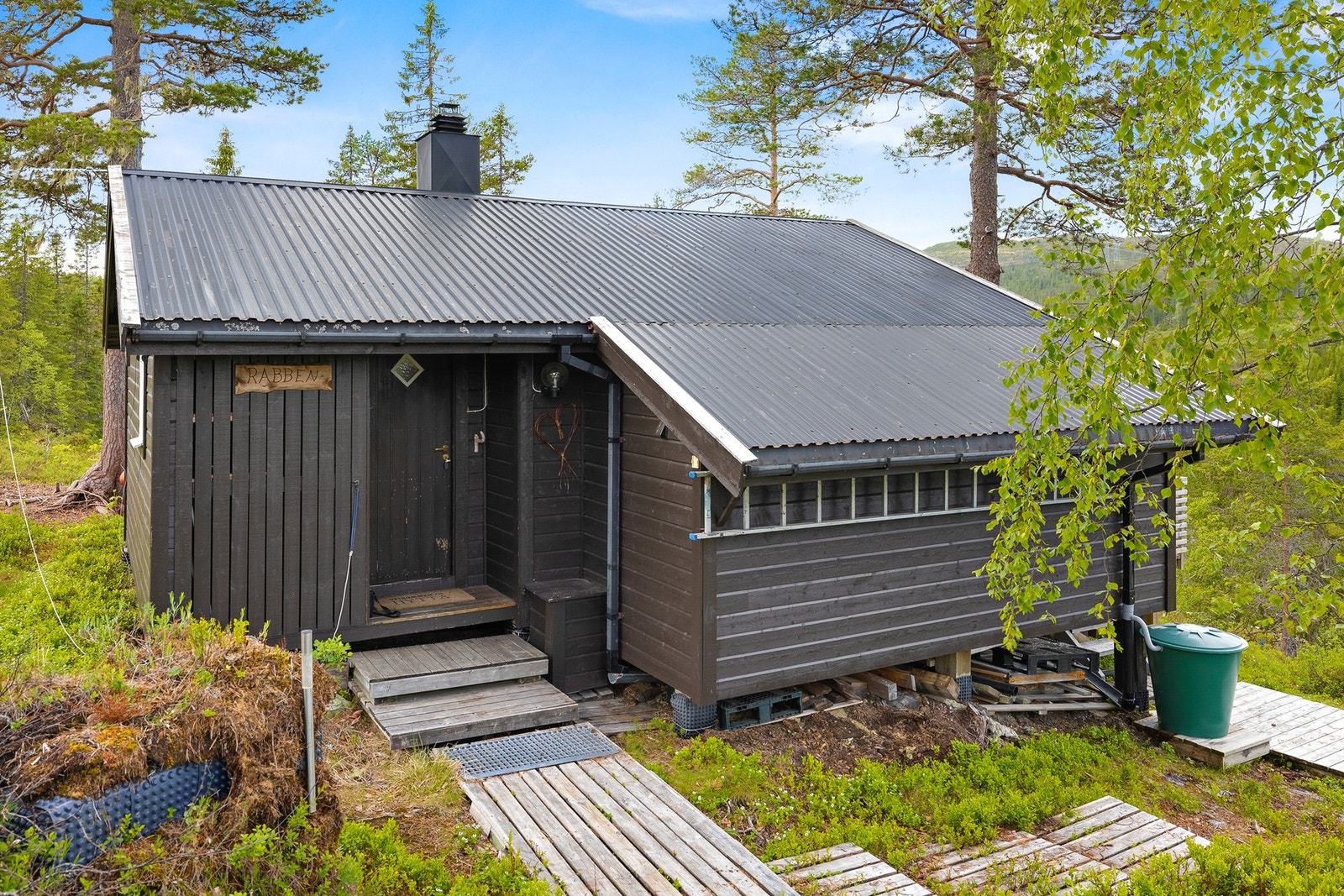 Det er ca 5 min gange fra parkering til hytta Galleribilde