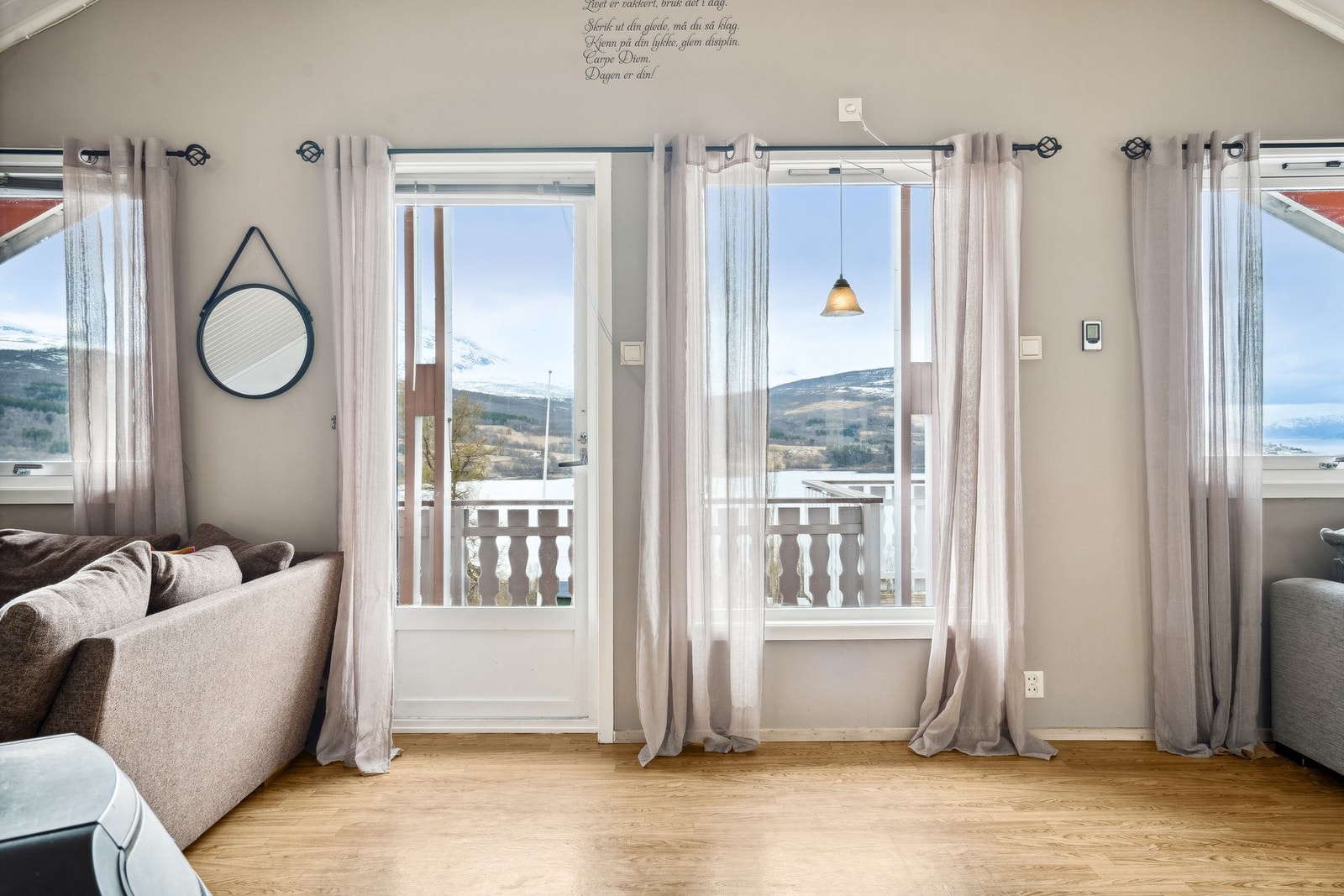 Utgang fra stue til veranda Galleribilde