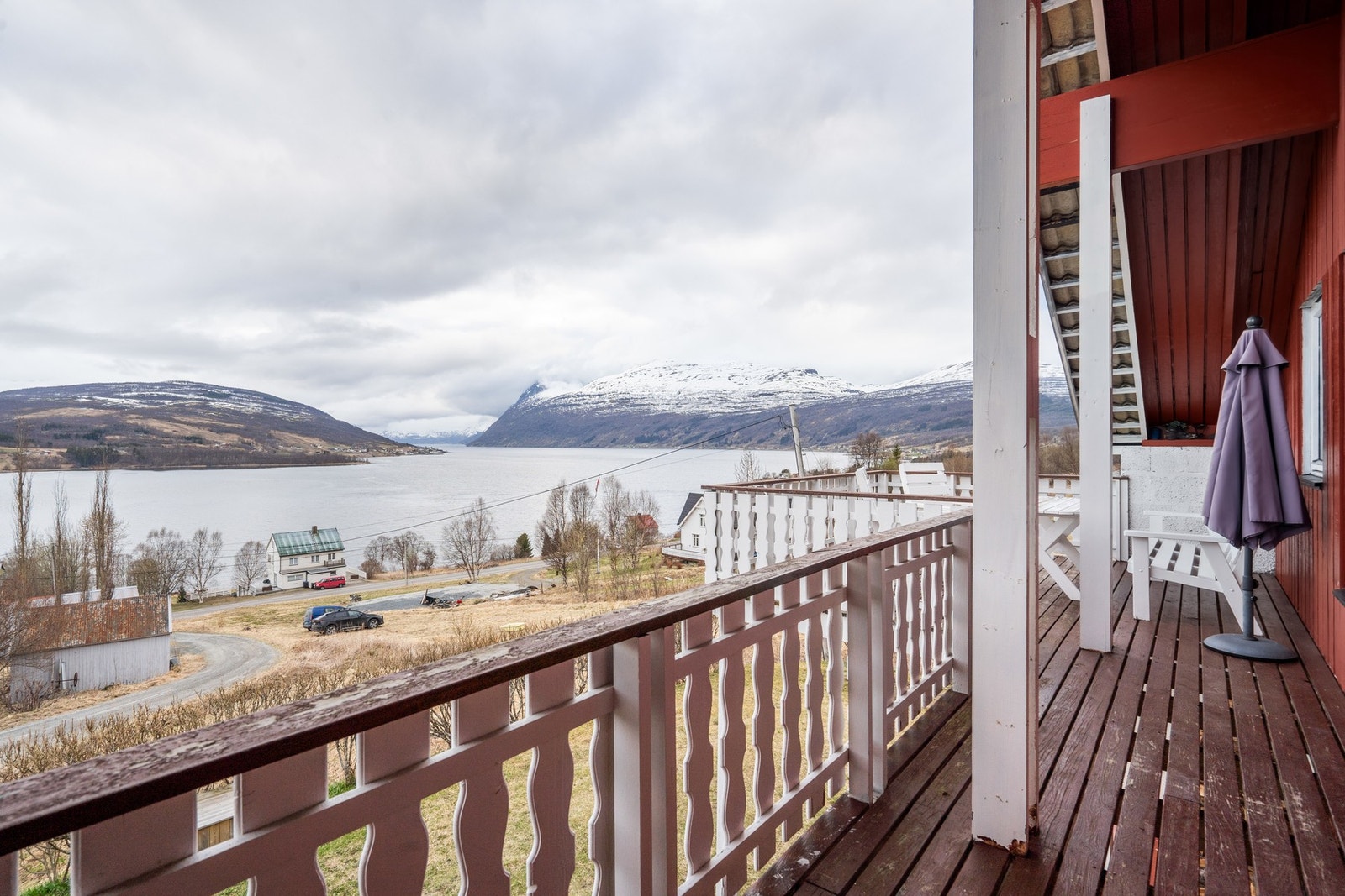 Flott utsikt over fjorden Galleribilde
