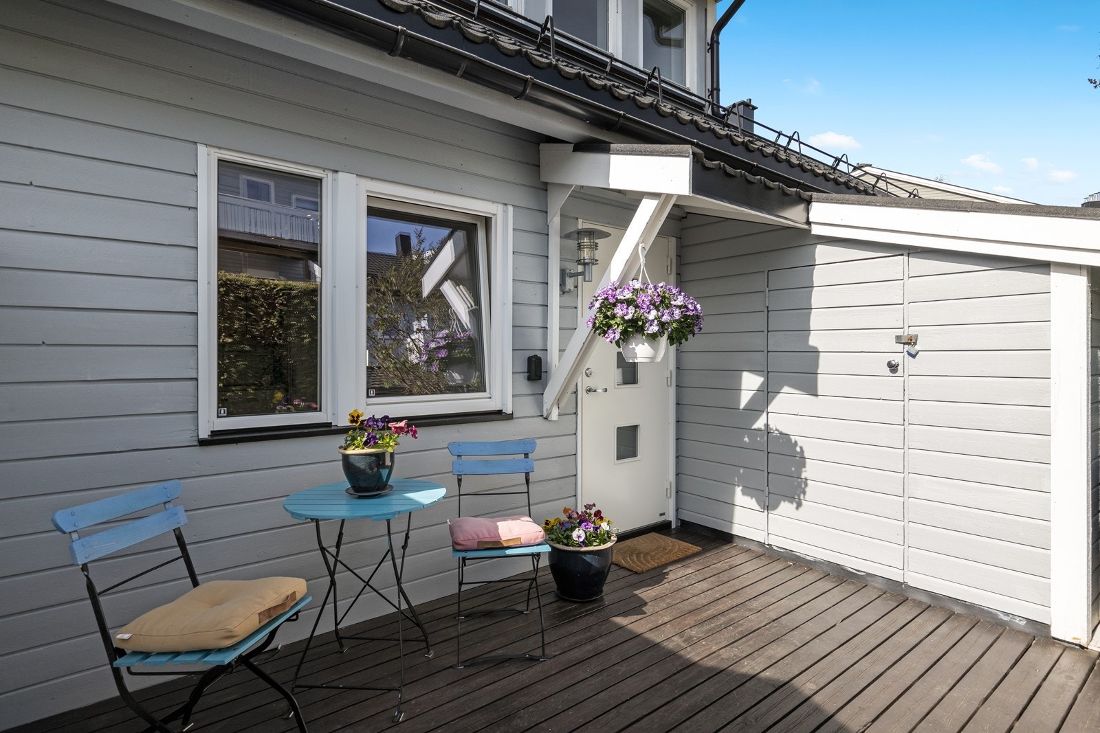 Ved inngangspartiet er det en bod på 5 m² med utvendig adkomst. Galleribilde