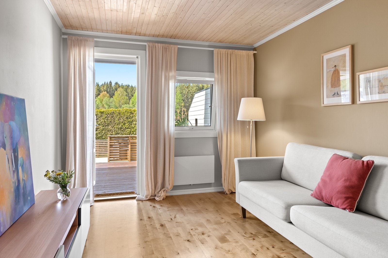 Dette rommet har utgang til den store markterrassen. Galleribilde