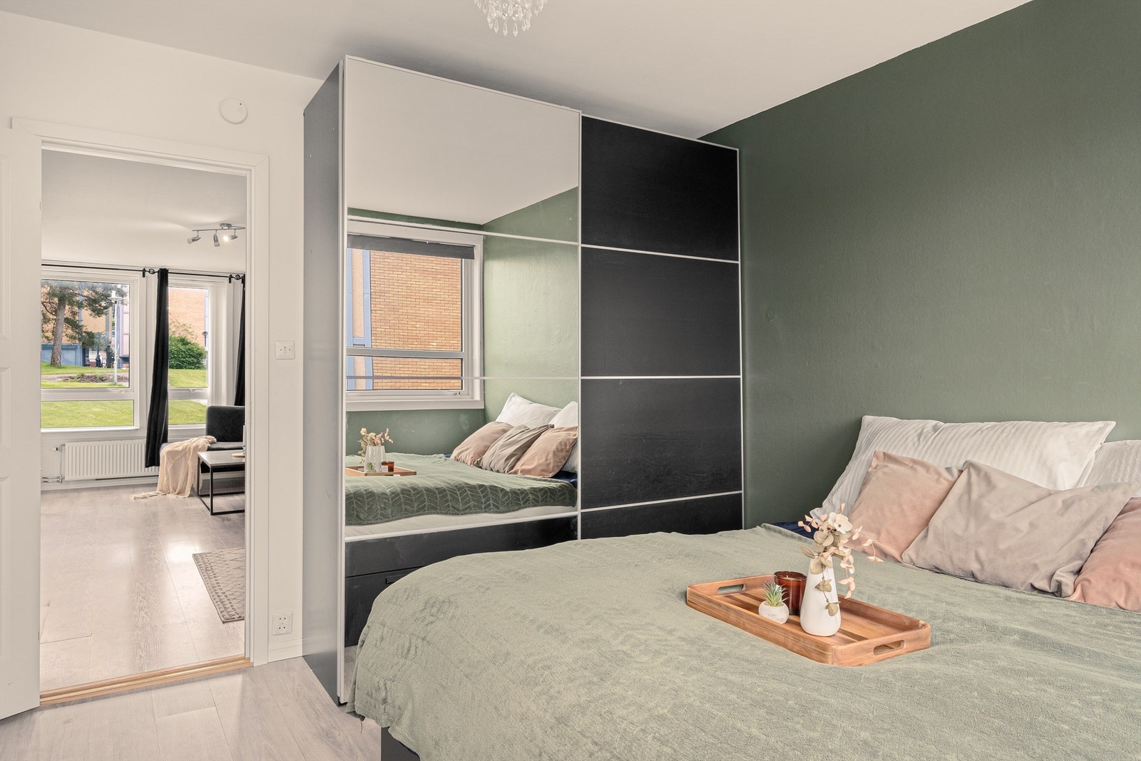 - Det er også god plass til skyvedørsgarderobe - Galleribilde