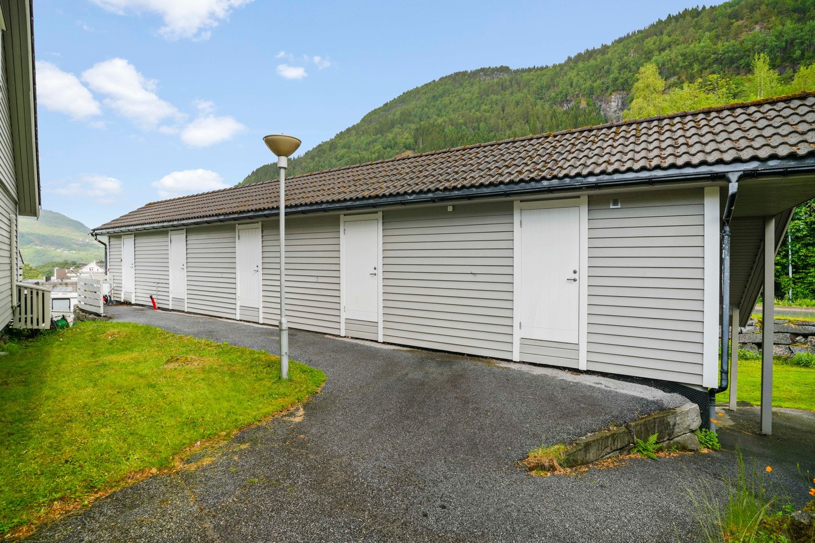 På garasjeloftet er det bod tilhørende andelen Galleribilde