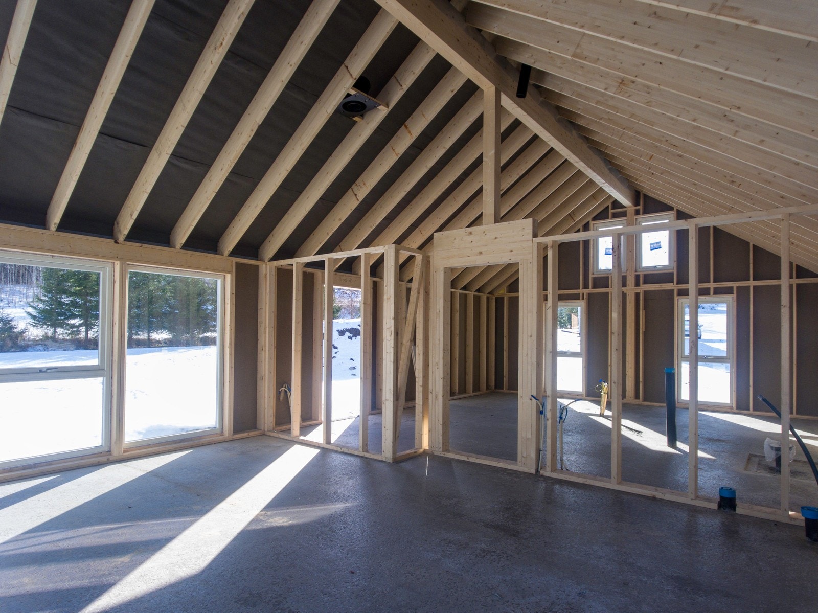 Hytta er kompakt og innholdsrik med 2 relativt store gode soverom og et romslig bad Galleribilde