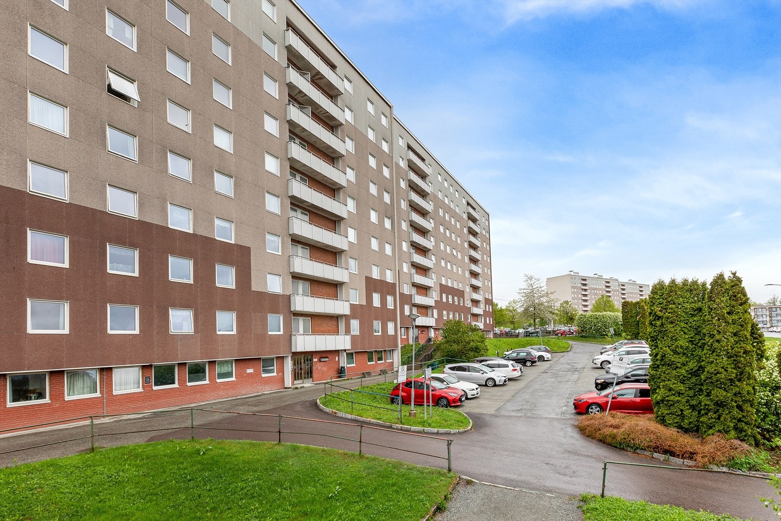 Det er mulighet for parkeringsplass som tildeles av styret etter venteliste Galleribilde