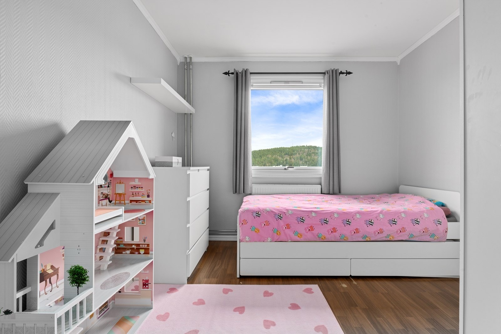Soverom 2 er innredet til liten prinsesse Galleribilde