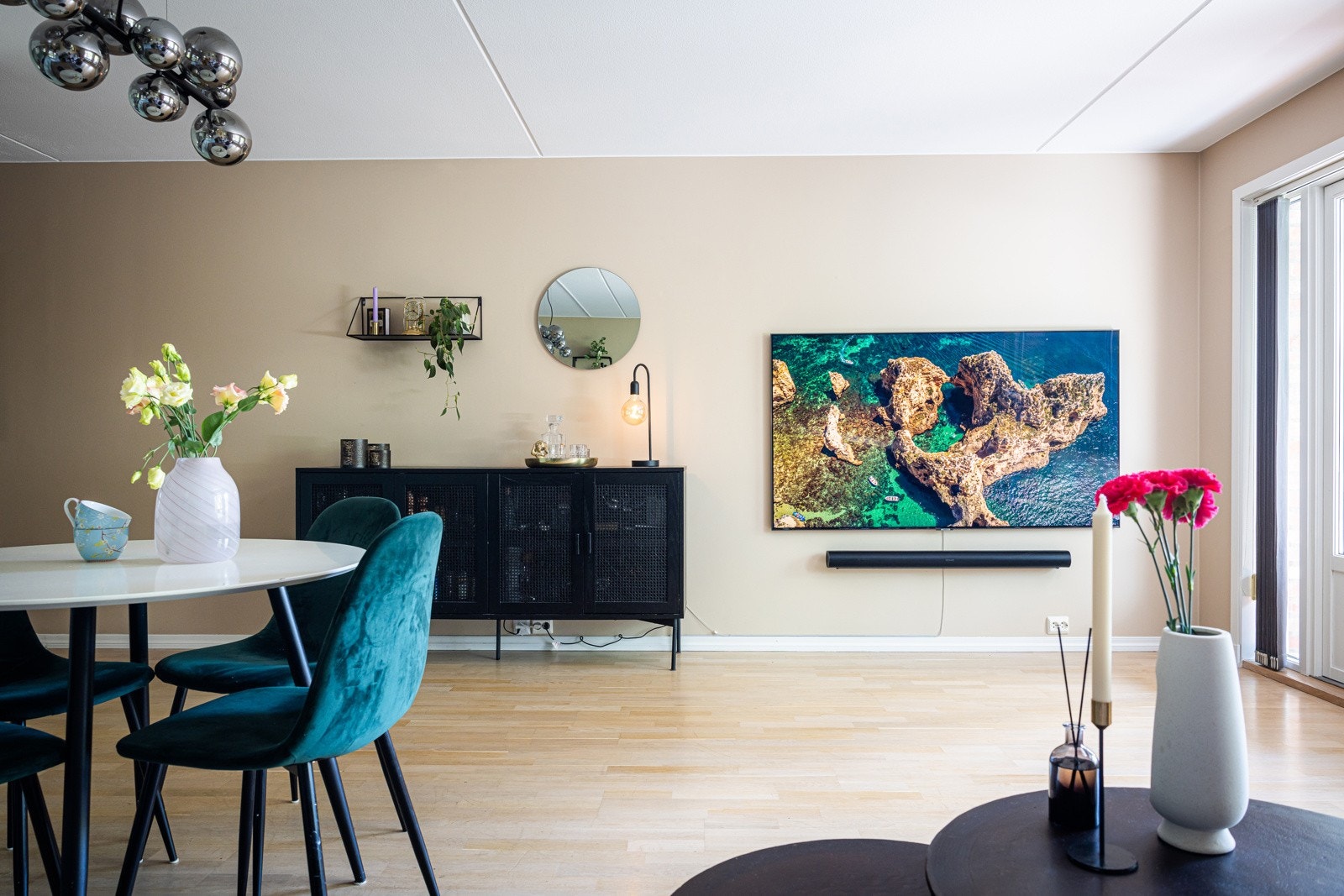 Taket i hele leiligheten ble malt i 2024 (foruten bad og walk-in closet). Galleribilde