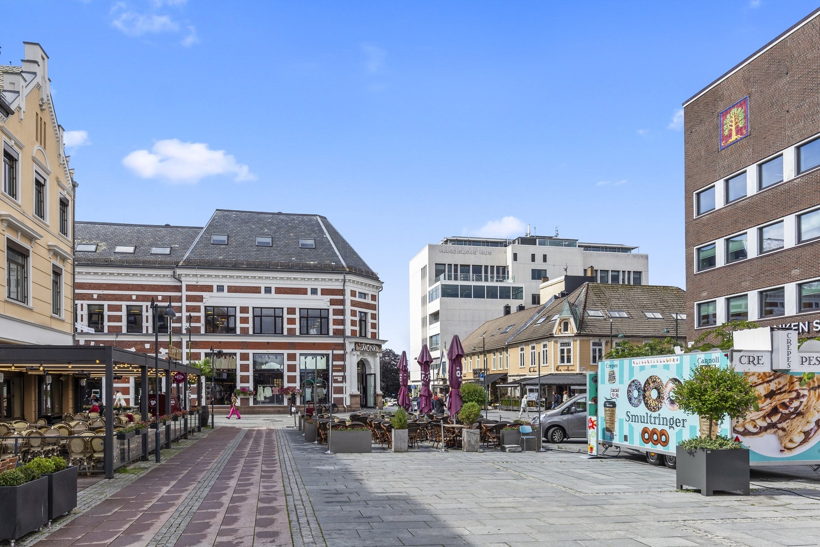 Boligen ligger i umiddelbar nærhet til sentrum. Galleribilde