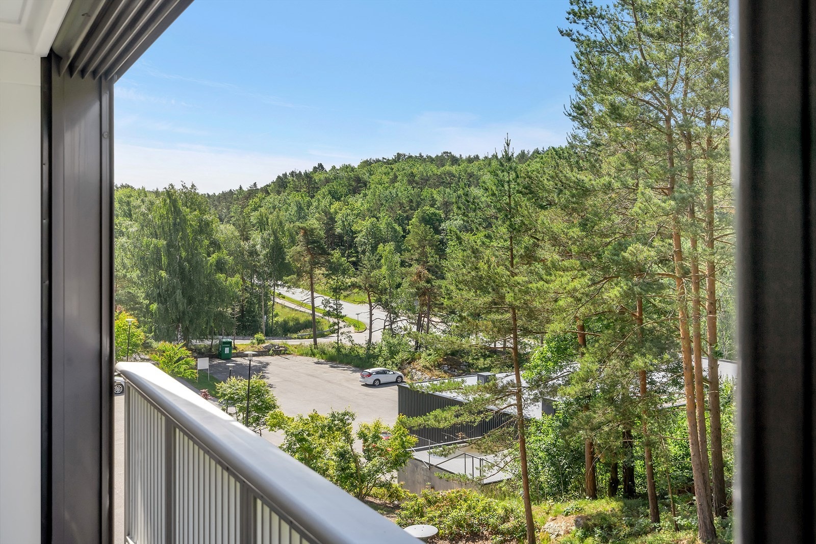 Trivelig utsyn mot naturen. Galleribilde