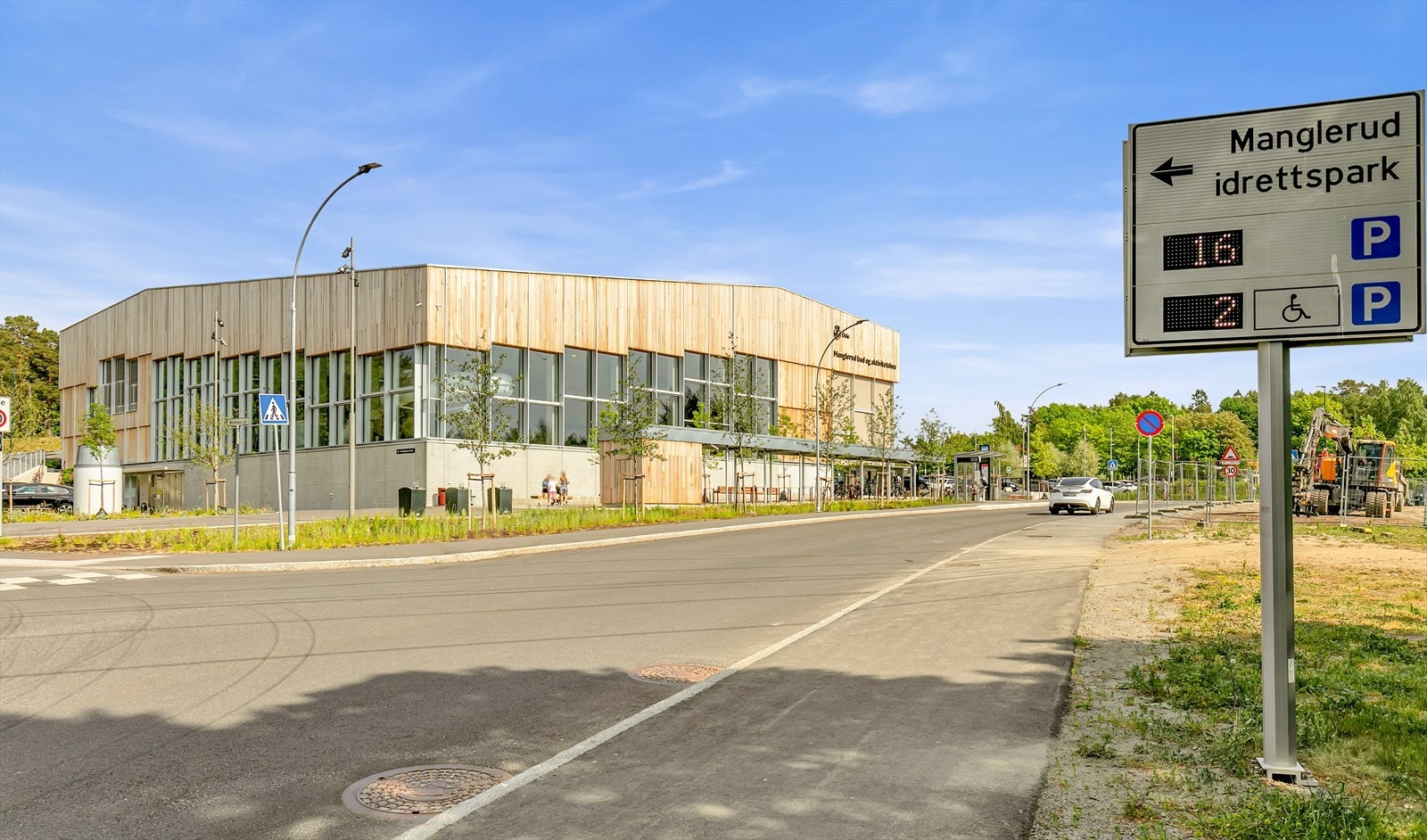 Manglerud bad sto ferdig i 2022 og består av 3 bassenger, badstue, boblebad, sklie og flotte garderober. Galleribilde