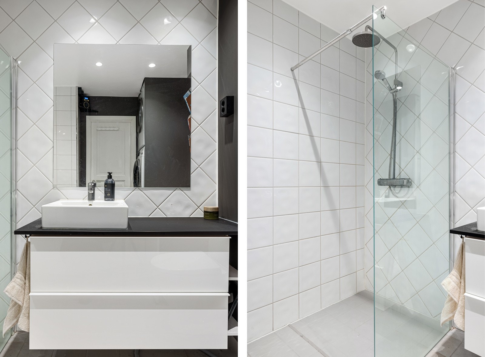Badet inneholder vegghengt servantinnredning med skuffer, dusjnisje med glassvegg og gulvstående toalett. Galleribilde