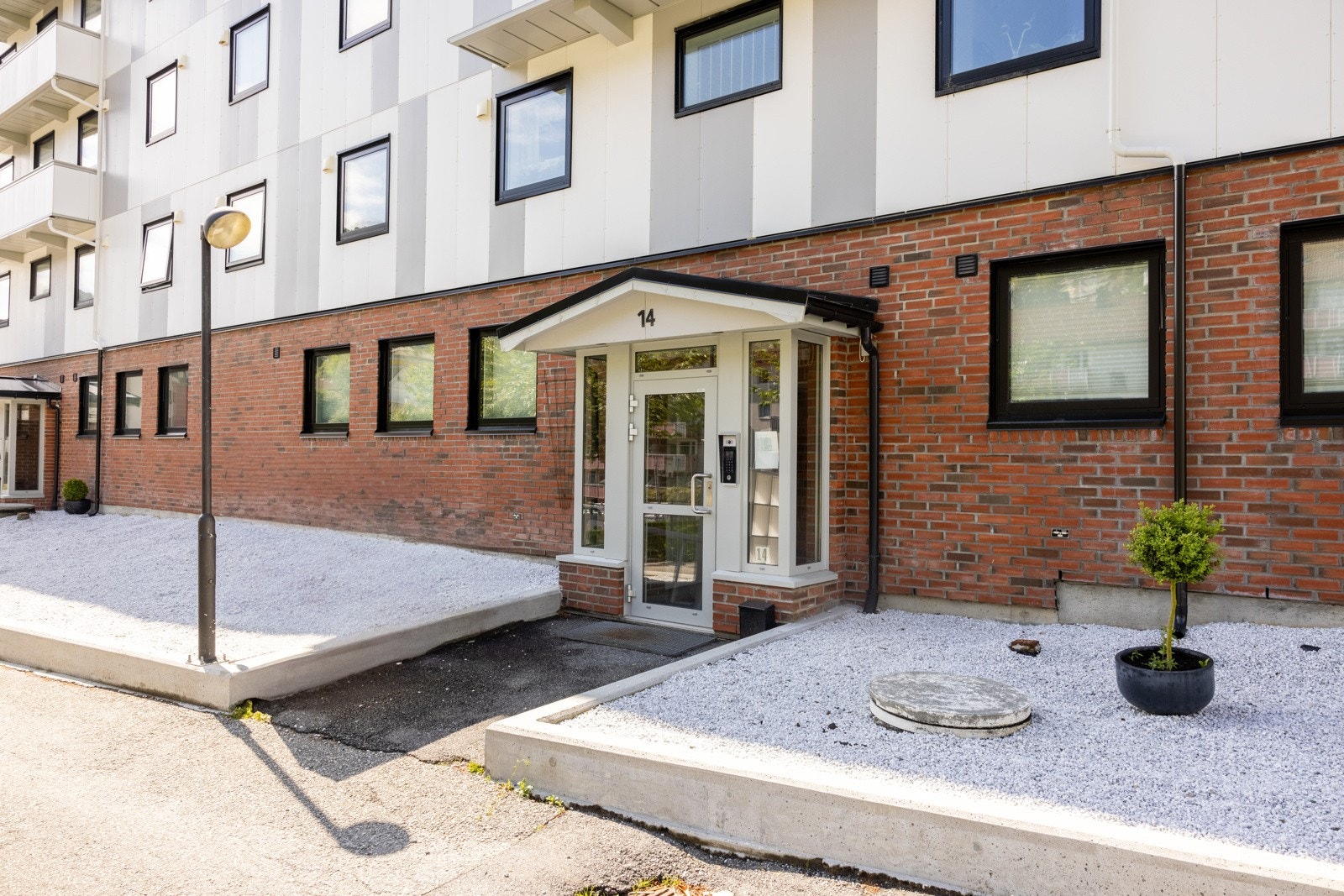 Oppgangen har callinganlegg. Galleribilde