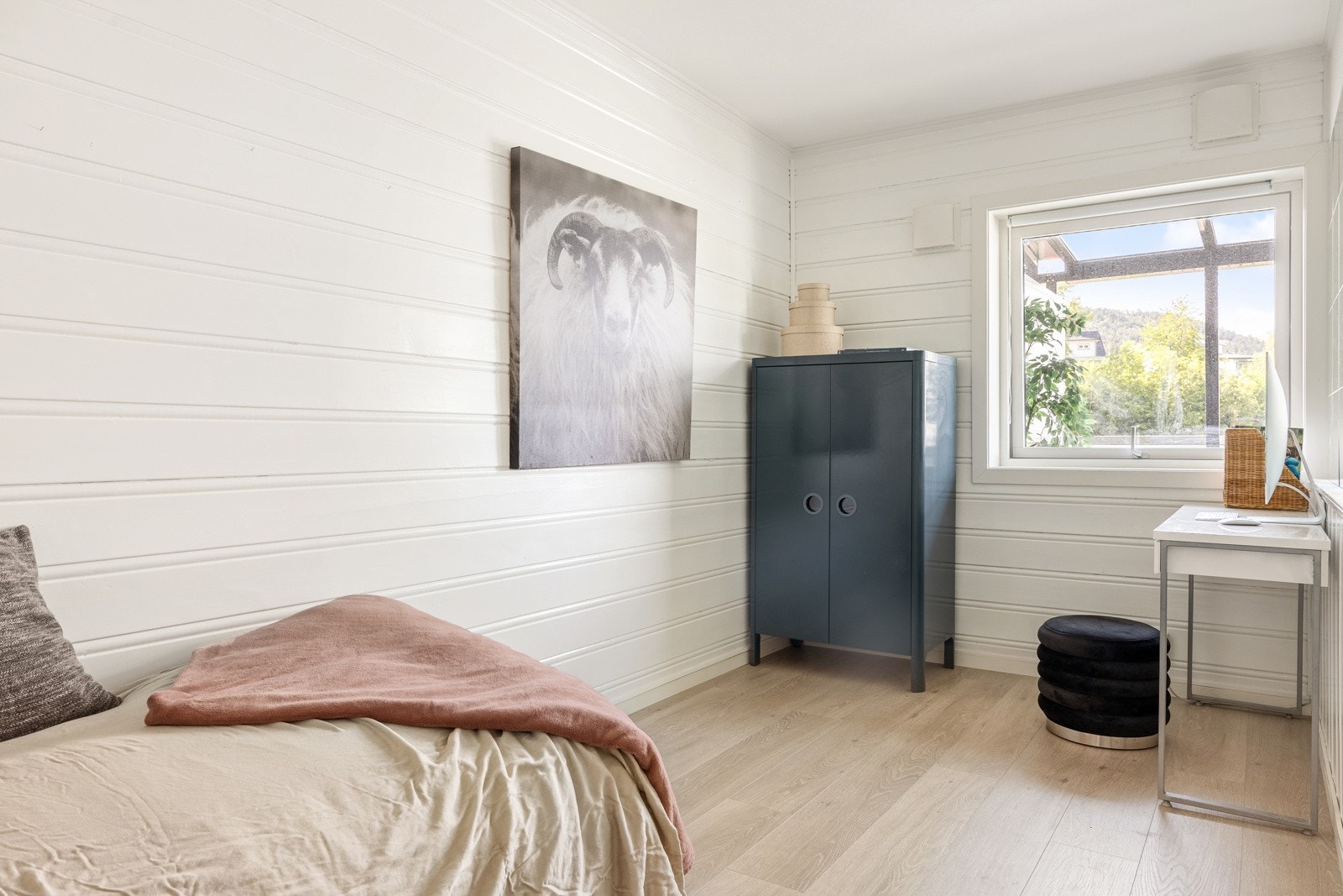 Rommet passer perfekt som barnerom, gjesterom eller kontor. Galleribilde