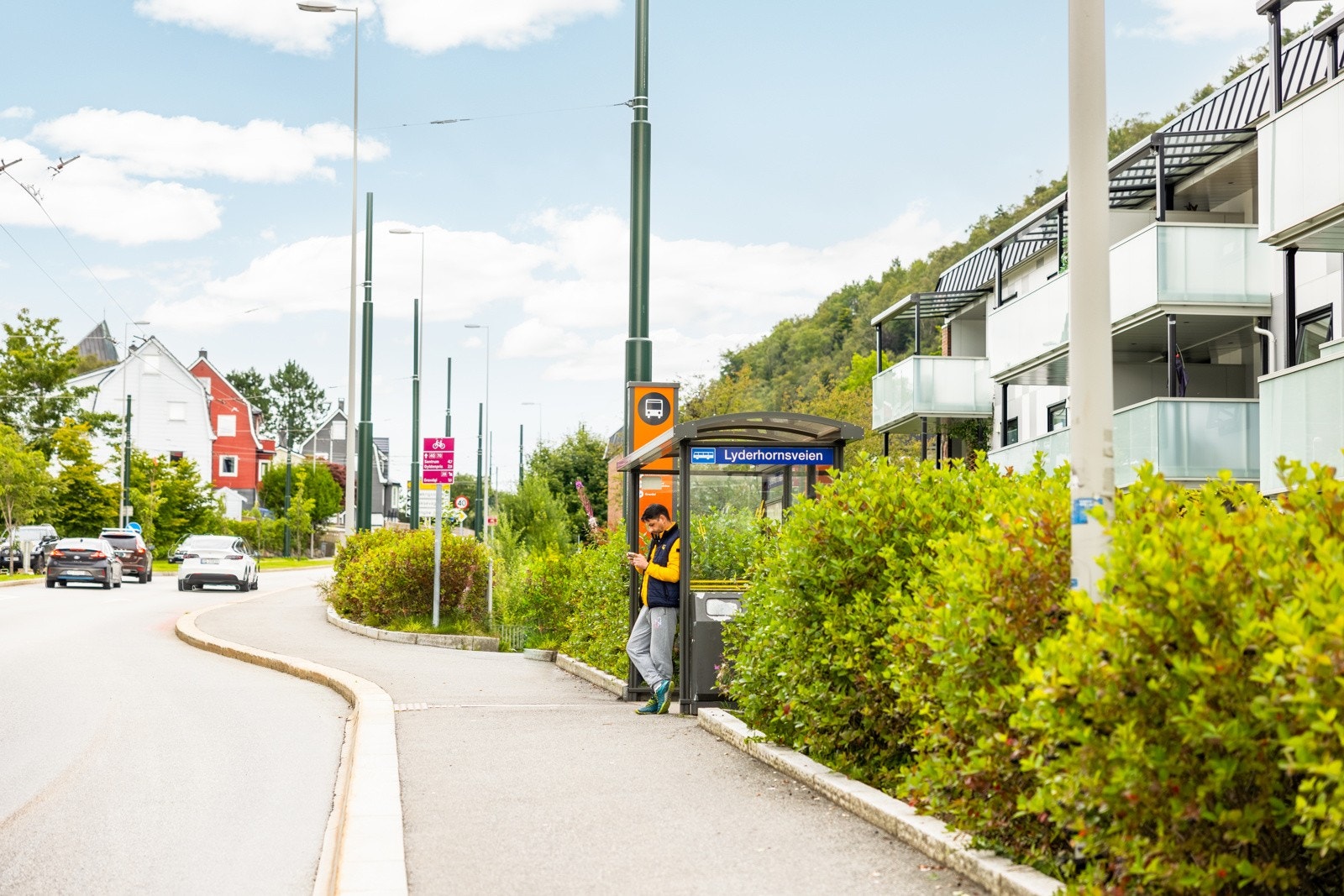 Busstopp ved Lyderhornsveien. Galleribilde