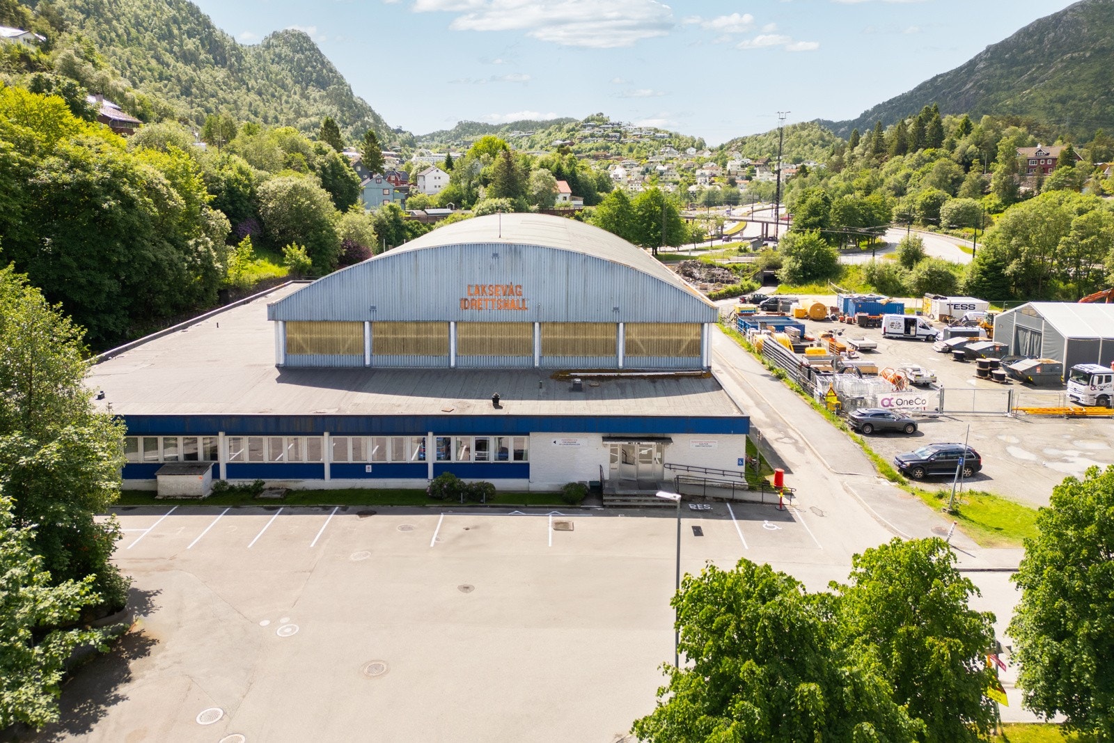 Laksevåg idrettshall i gangavstand. Galleribilde