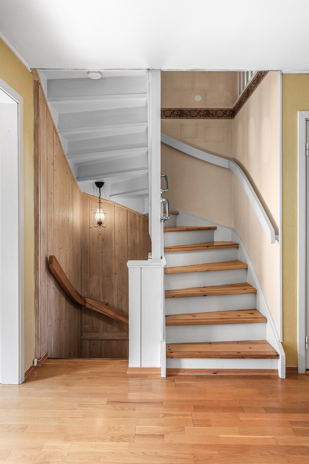 Trapperom til de øvrige etasjene. Galleribilde