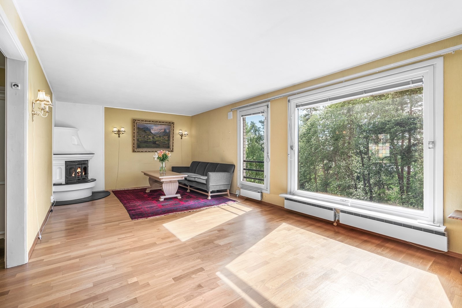 Den store stuen, som ligger i første etasje, gir deg flere innredningsmuligheter. Galleribilde