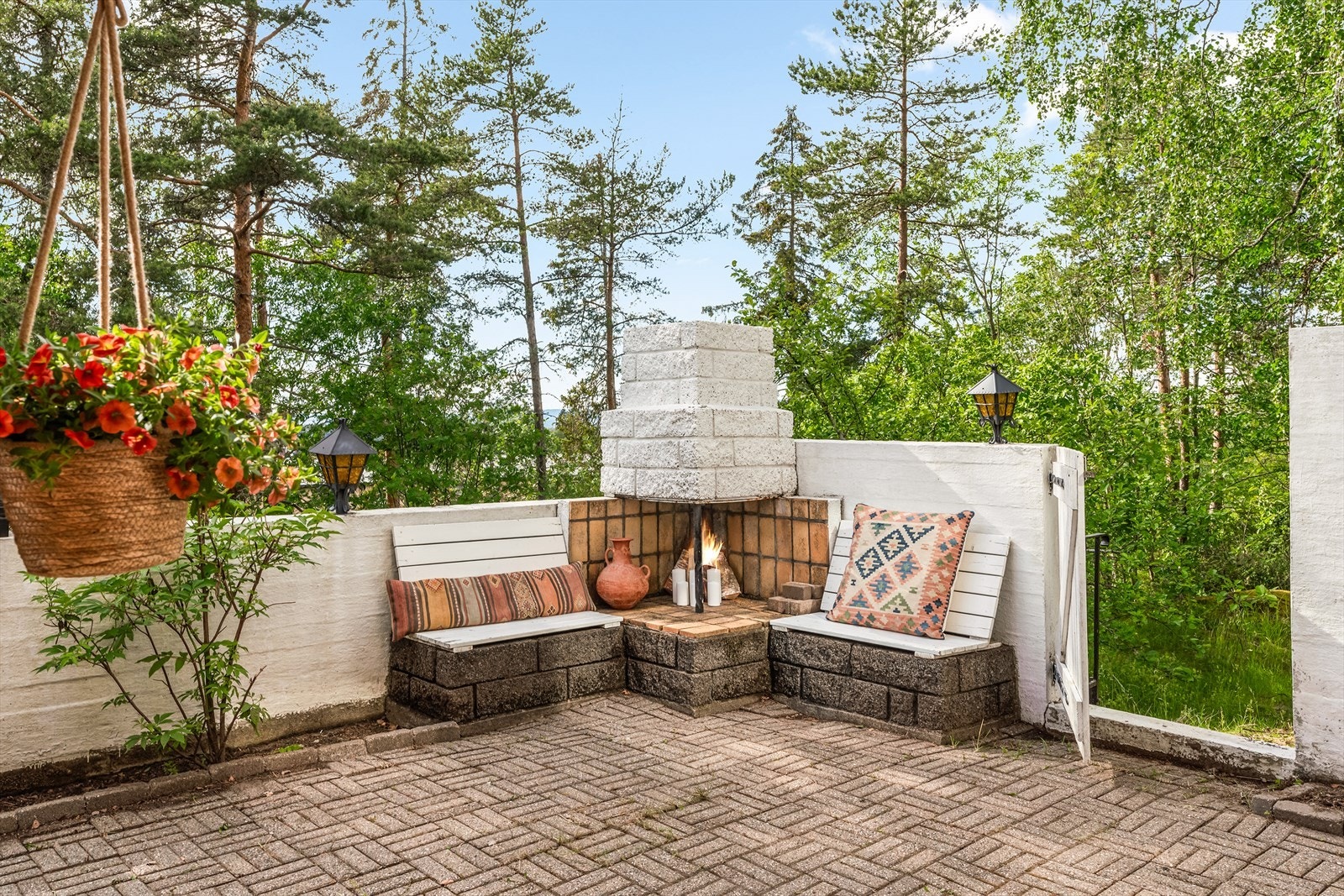 Uteplassen er inndelt i flere sosiale soner. Galleribilde