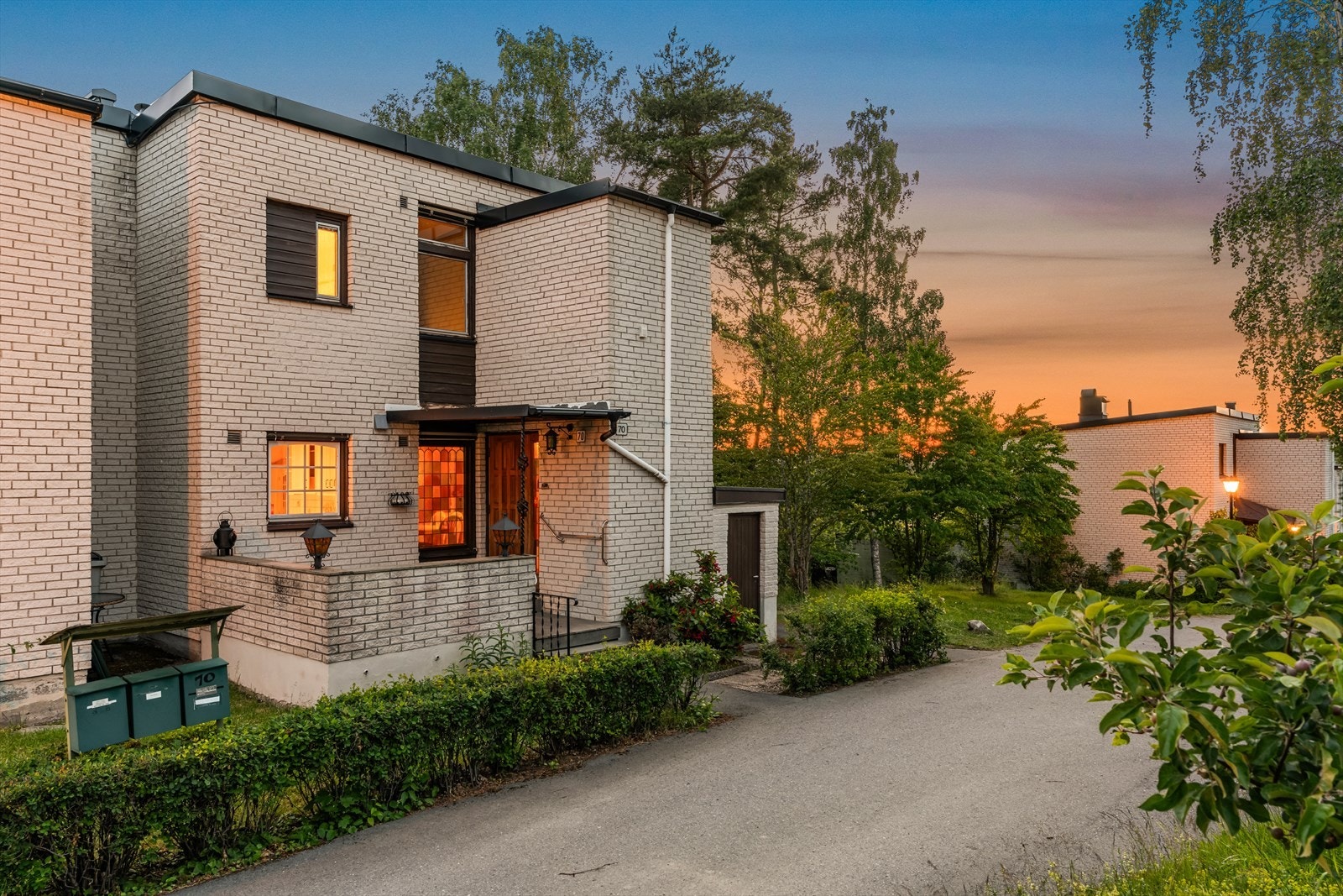 Husene på Tveteråsen er selveiet slik at hver aksjonær eier sitt eget gårds- og bruksnummer. Galleribilde