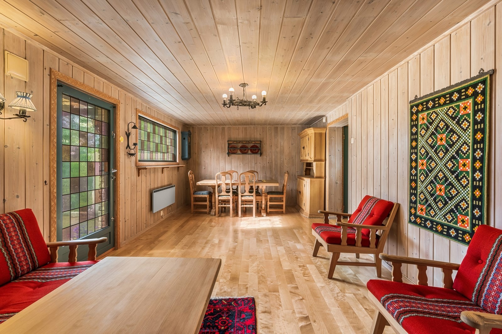 Fra kjellerstuen er det utgang til den flotte uteplassen. Galleribilde