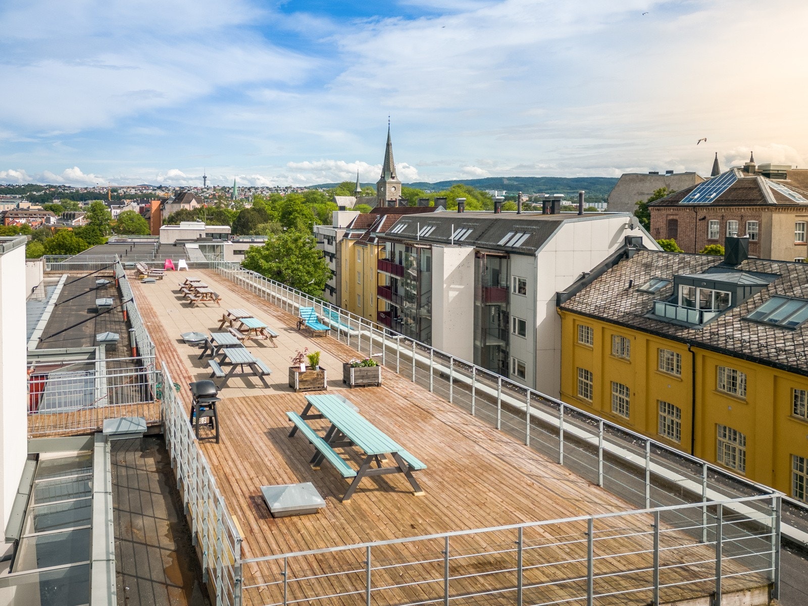 Borettslagets takterrasse har flott utsikt i alle himmelretninger. Galleribilde