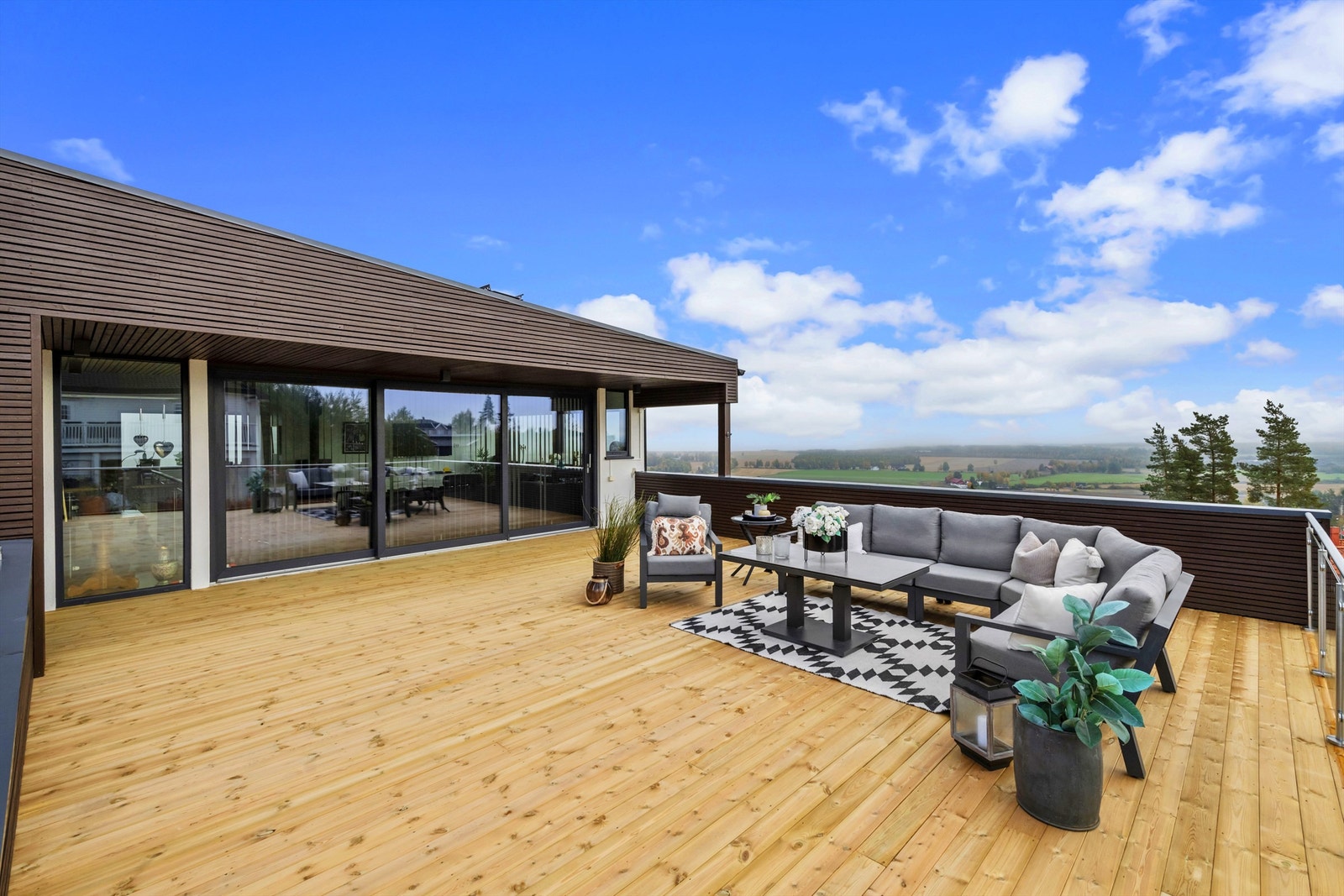 Stor terrasse i øverste etasje. Galleribilde