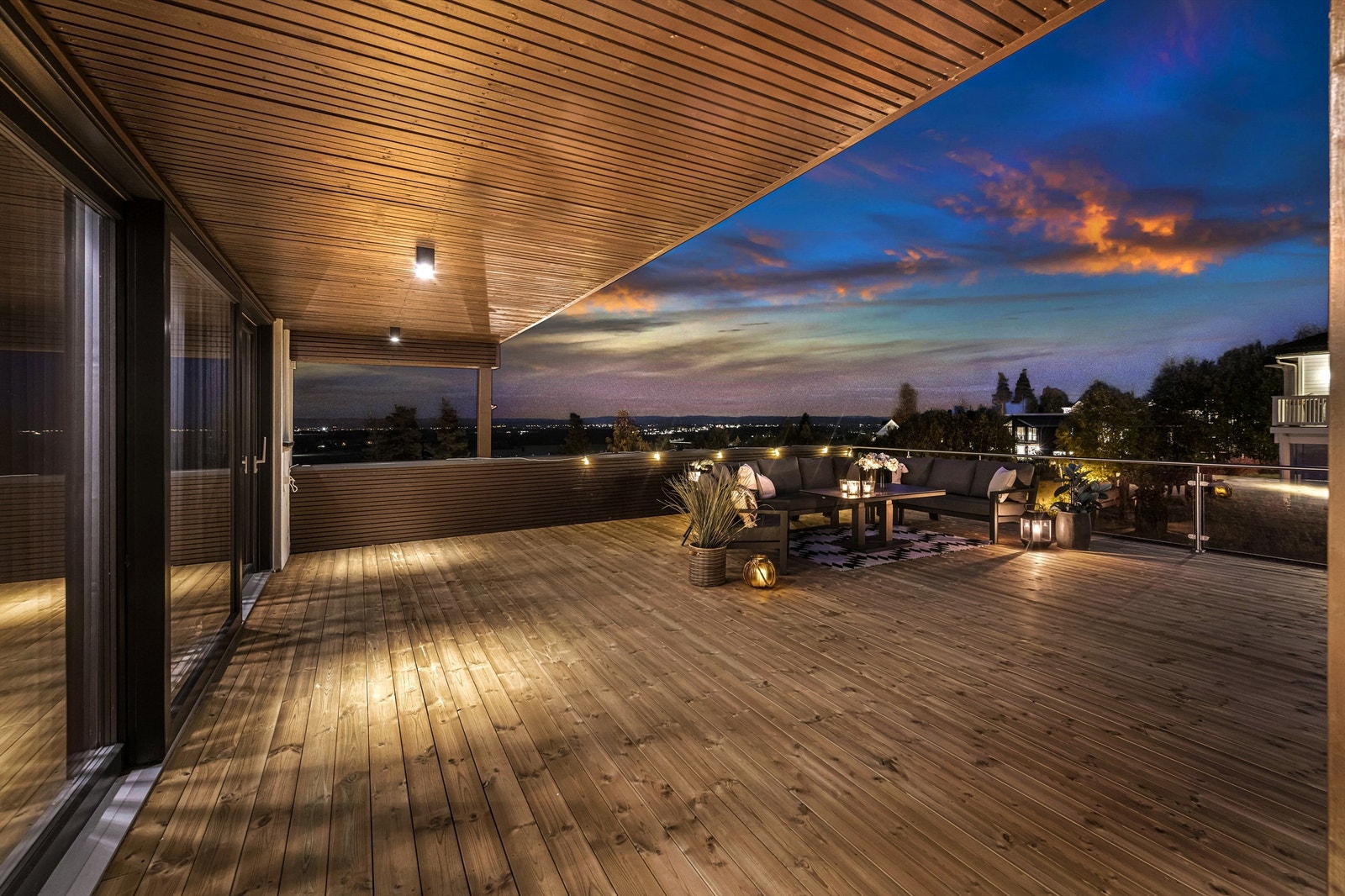 God plass til flere sittegrupper/områder Galleribilde