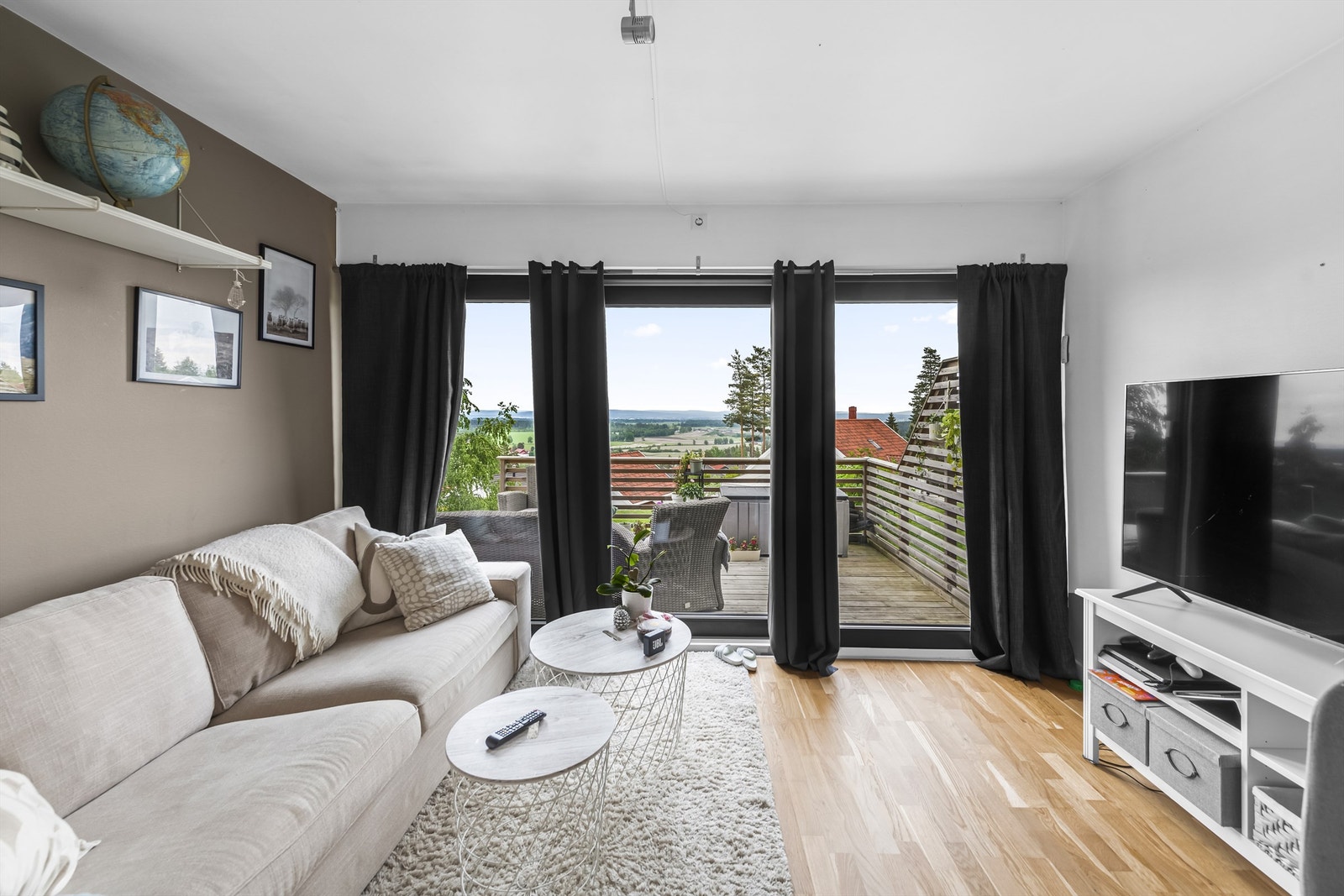 Stuen i utleiedel - flott utsikt her også! Galleribilde