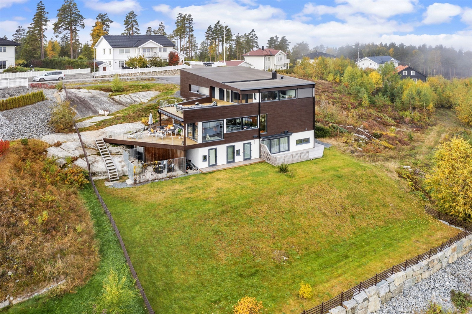 Unik og stilig funkisbolig fra 2014 (Hundegården er fjernet og følger ikke med) Galleribilde