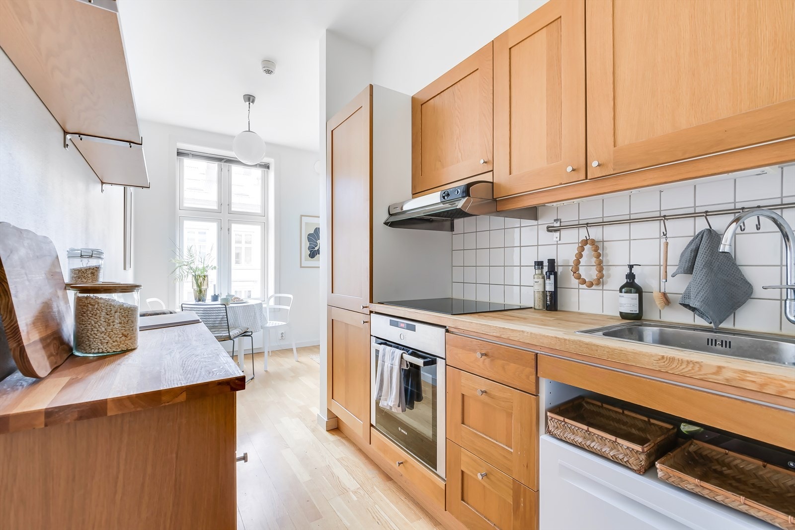 En arealeffektiv og gjennomgående 2-roms med en sentral og attraktiv beliggenhet på Grünerløkka! Galleribilde