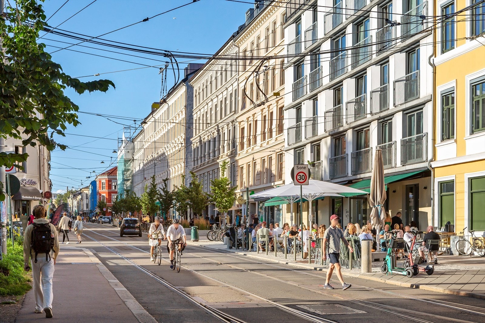 Grünerløkka byr på flere livlige gater med spennende butikker, kaféer og restauranter, med Akerselva like ved Galleribilde