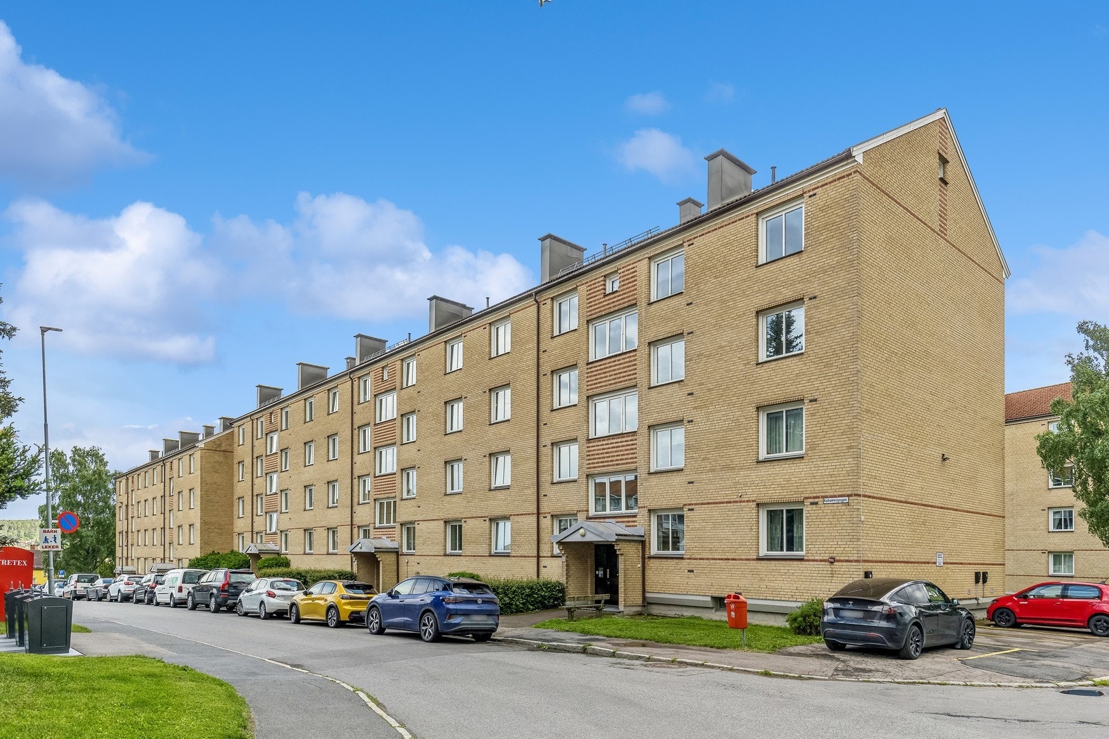 Boligen ligger i et rolig og vennlig område på Kalbakken. Ta kontakt om visning. Galleribilde