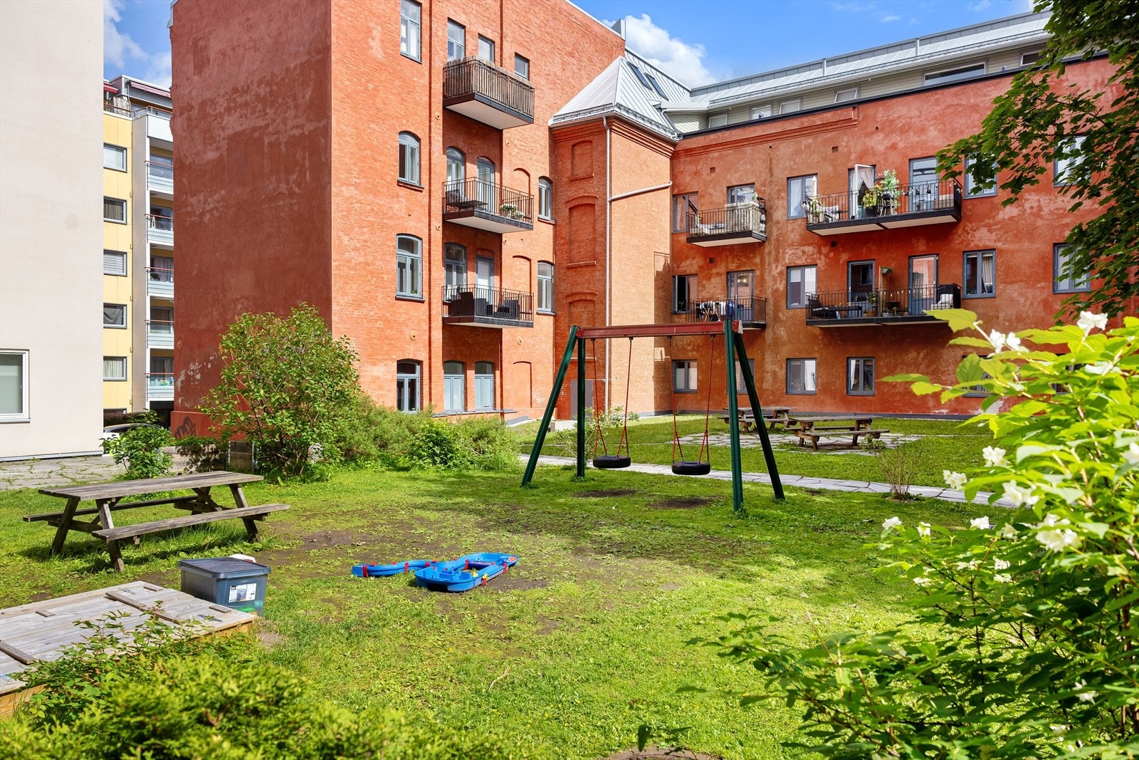 Sjarmerende og hyggelig bakgård Galleribilde