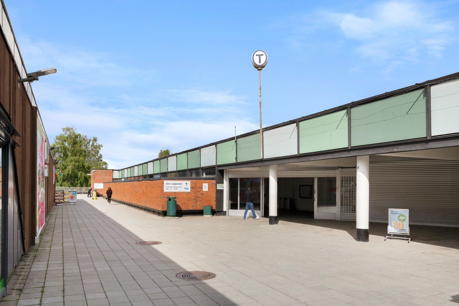 I kort gåavstand fra boligen vil du finne Trosterud T-bane stasjon og flere bussforbindelser. Galleribilde
