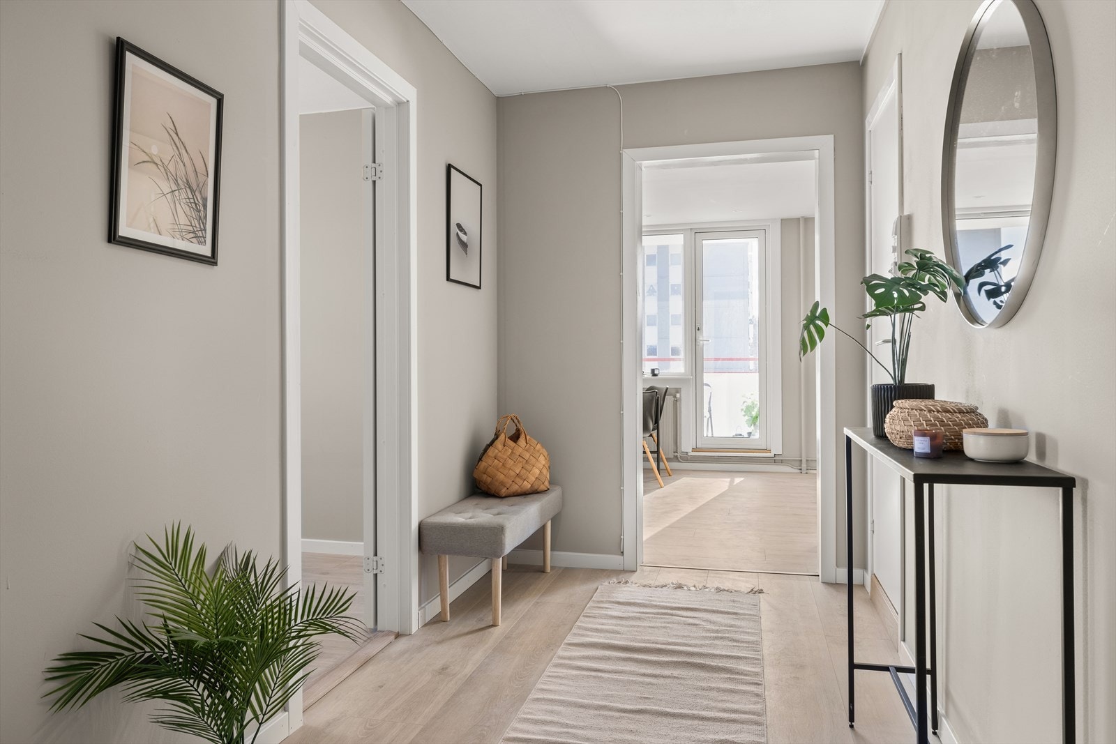 Leiligheten har en gjennomgående planløsning Galleribilde