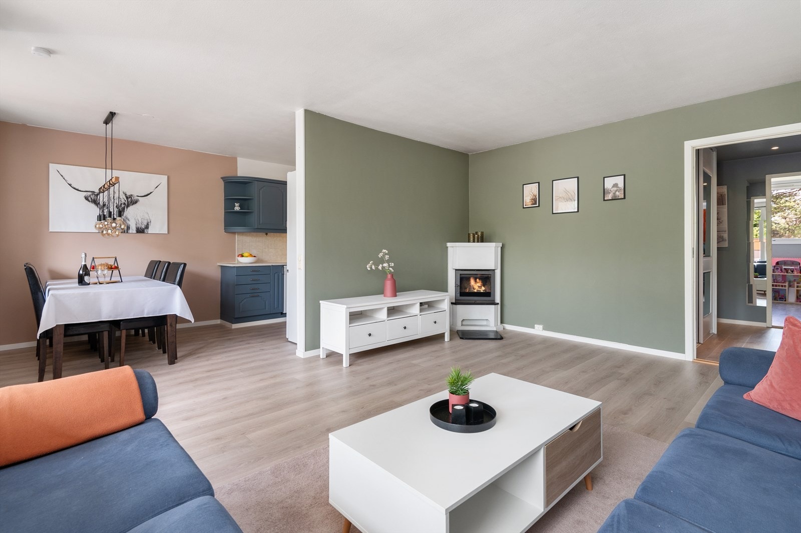 Leiligheten strekker seg over 79 m² og har en pen standard. Galleribilde