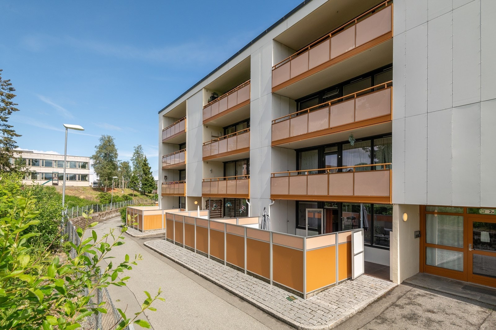 Det er i tillegg en bod på 1,5 m² i tilknytning til terrassen. Galleribilde