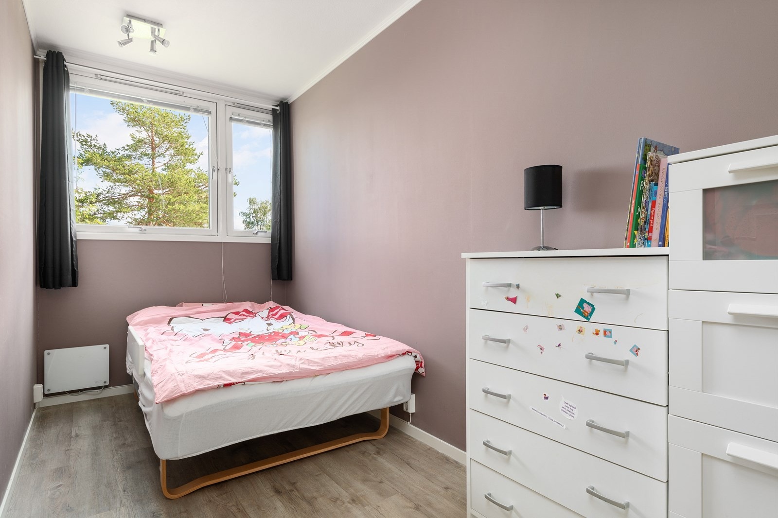 Leilighetens andre soverom er 7 m². Alle soverommene vender mot øst. Galleribilde