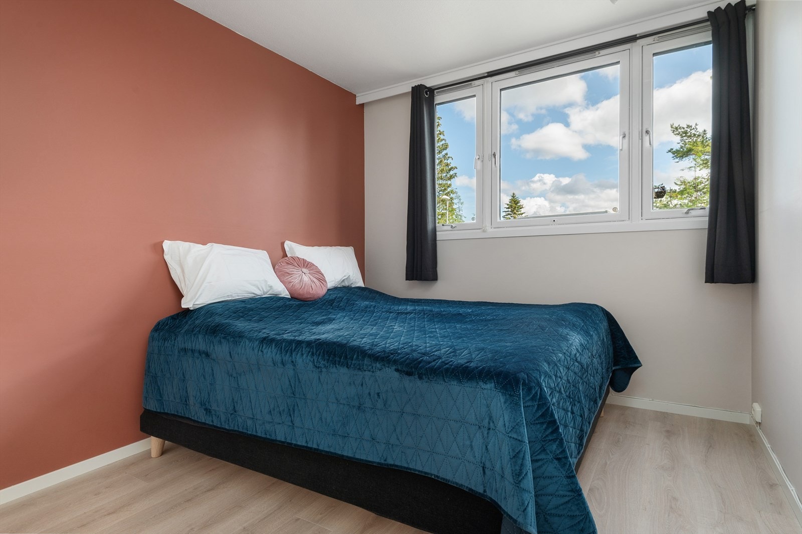 Leiligheten har tre gode soverom på hhv. 11, 7, og 6,5 m². Galleribilde
